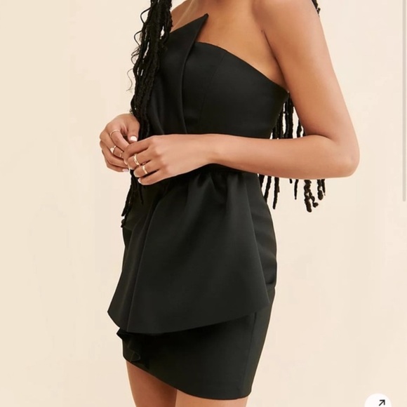 Elliatt Zuri Strapless Dress - Picture 2 of 7